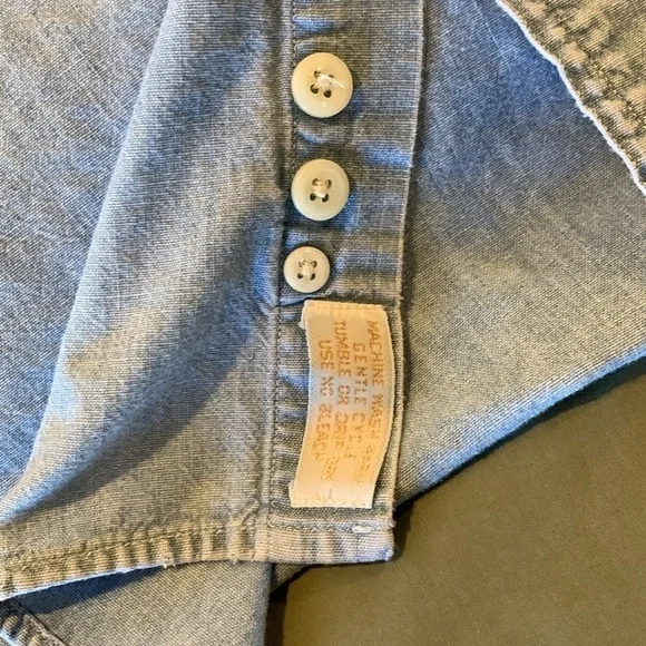 Nordstrom Mens Denim Button Down. Xtra buttons. Size 15R. 100% Cotton.‌‌ - Picture 10 of 11